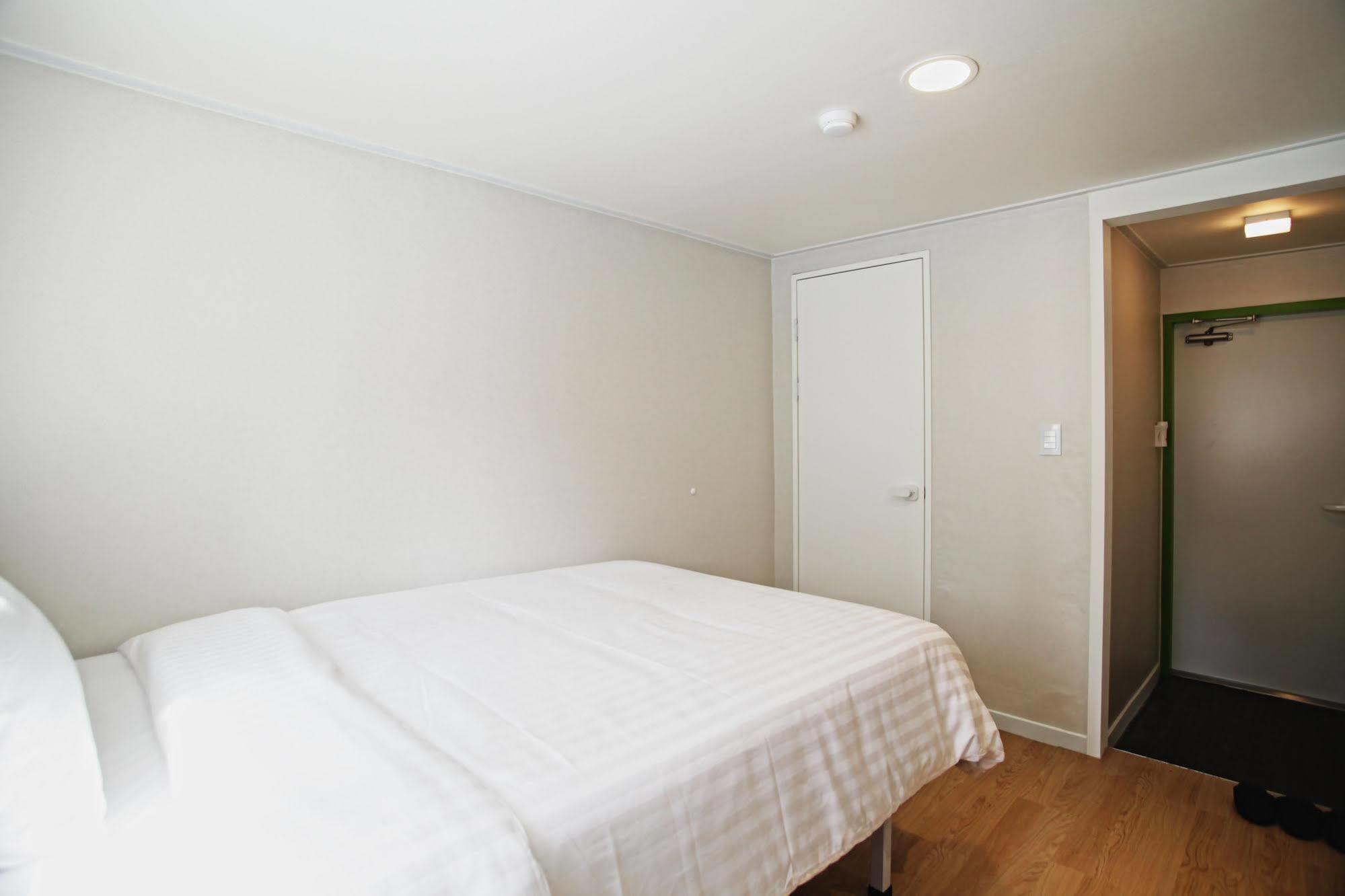 Hotel Sleepy Panda Streamwalk Jongno 3*